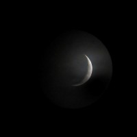 望遠鏡から見た月